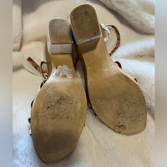 Vintage leather white sandal heels by italmoda with lovaly floral lining - Picture 5 of 7